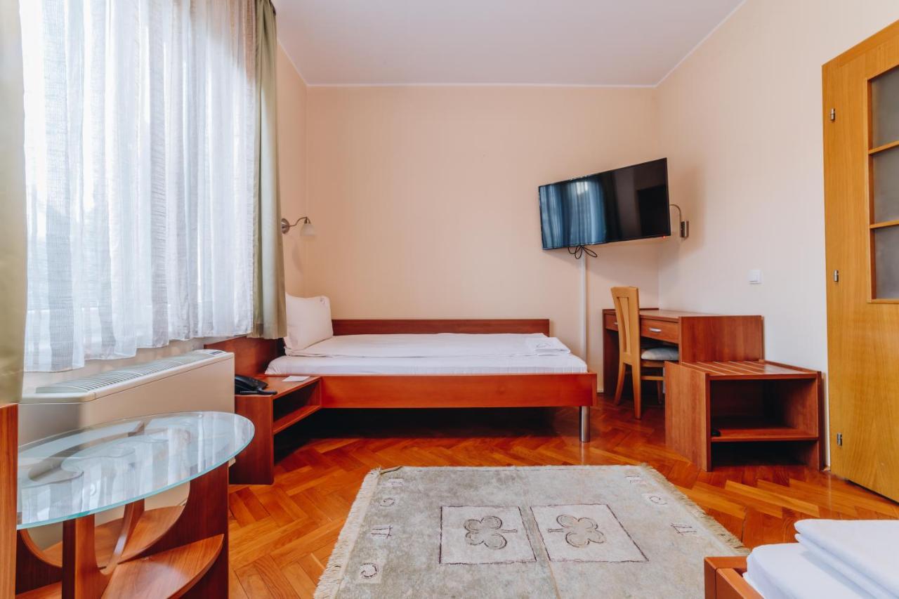 Hotel Madison Kragujevac Luaran gambar